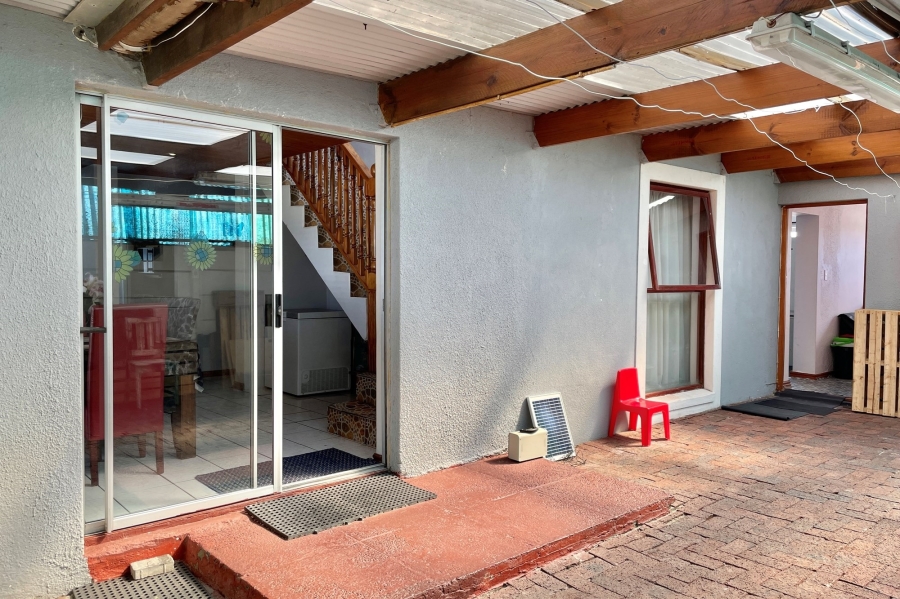 6 Bedroom Property for Sale in Strandfontein Western Cape